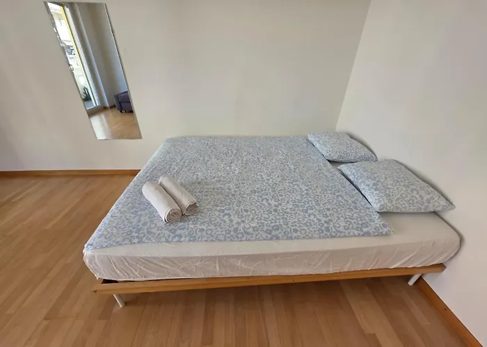 Large Flats, Center - Sch * Zürich