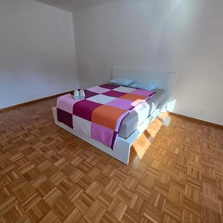 Large Flats, Center - Sch شقة