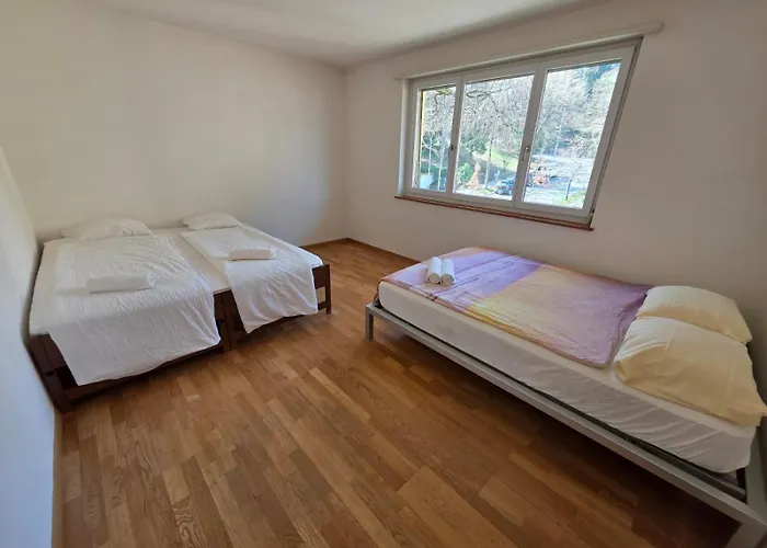 Large Flats, Center - Sch * Curych